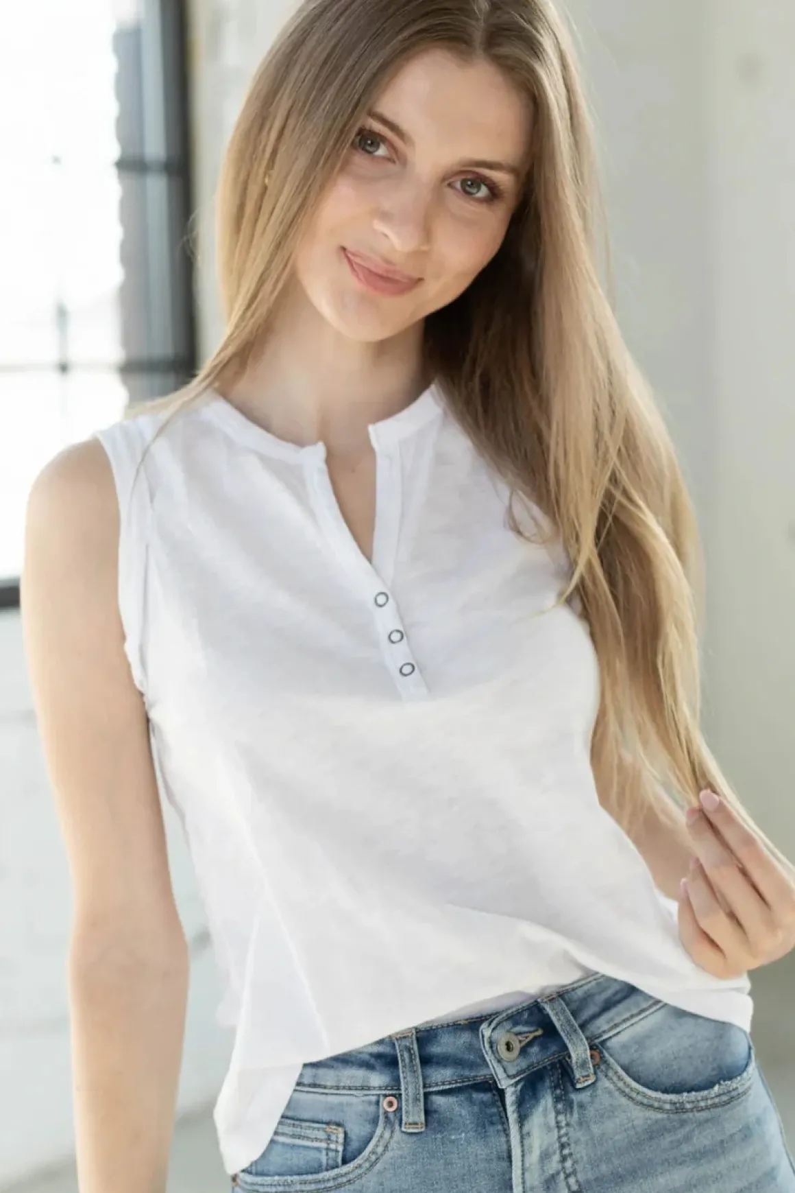 bobi_roll_sleeve_henley_2.webp Bobi Roll Sleeve Henley