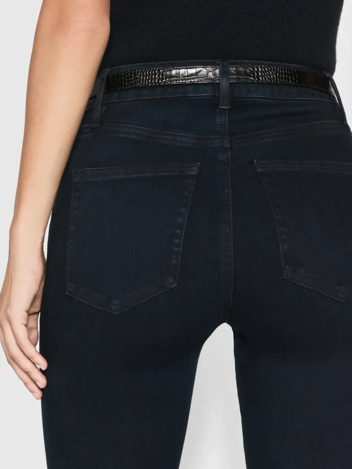 frame_le_mini_boot_outsea_5.webp Frame Le Mini Boot Outseam Slit Jeans