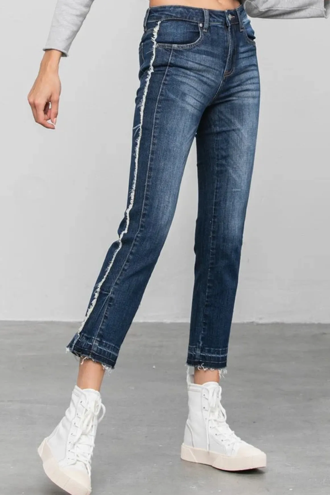 Frayed Hem Cropped Straight Jeans *Online Only*