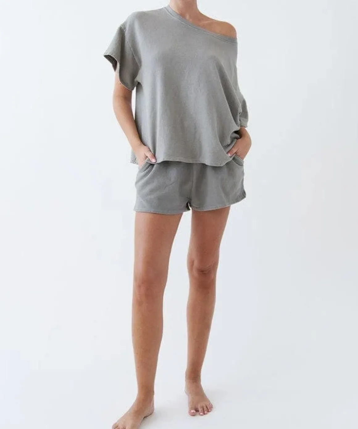 garment_dye_oversize_crop_2.webp GARMENT DYE OVERSIZE CROP *Online Only*