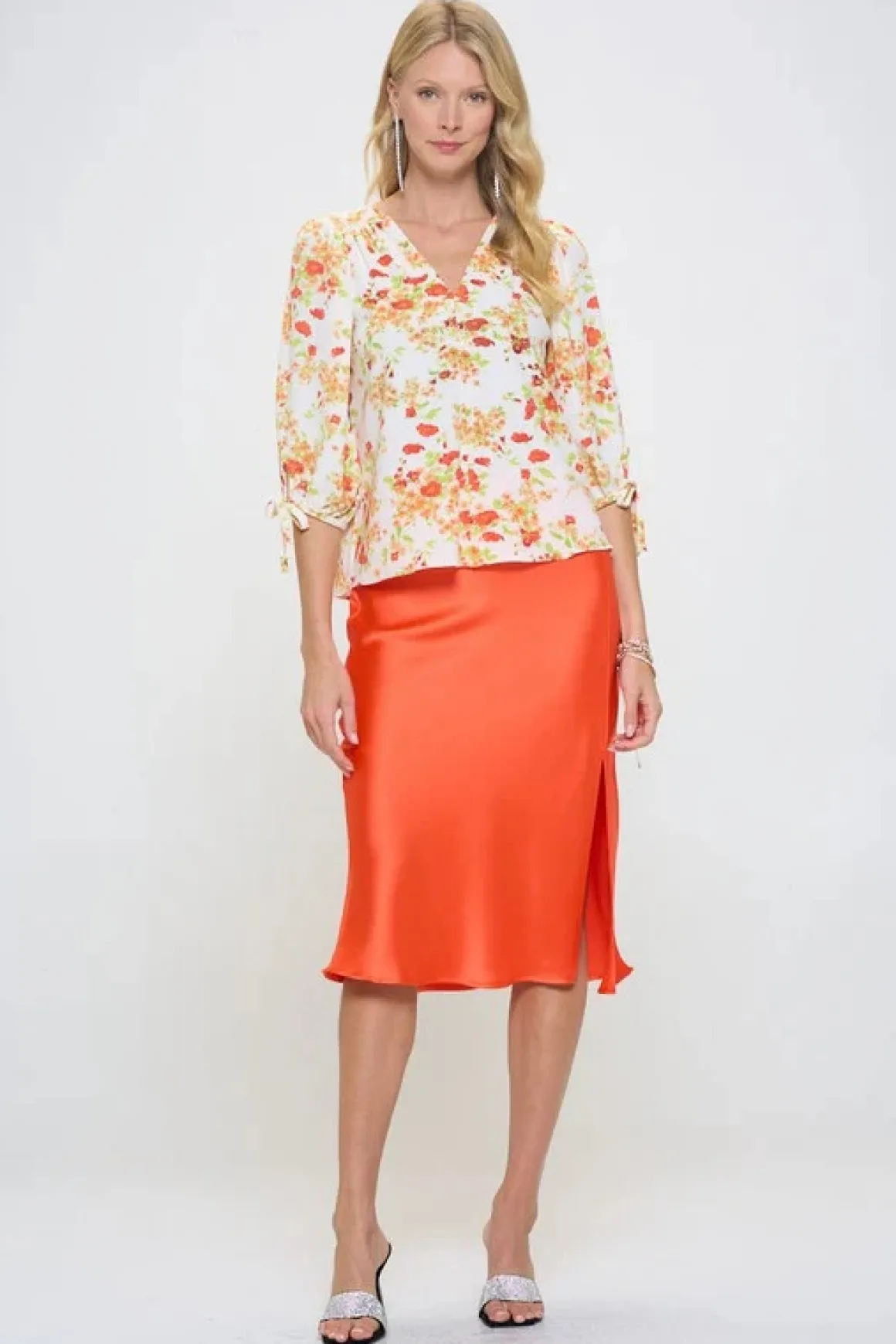 made_in_usa_flower_print__4-1.webp Made in USA Flower Print V neck Top *Online Only*