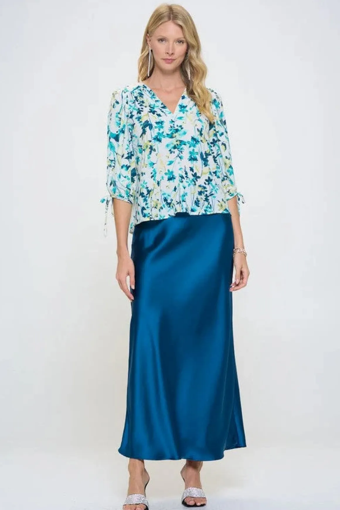 made_in_usa_flower_print__4.webp Made in USA Flower Print V neck Top *Online Only*
