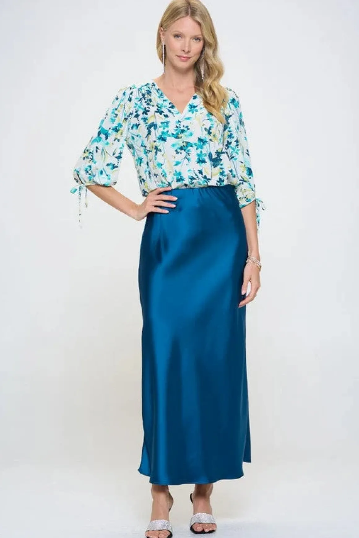 made_in_usa_flower_print__5.webp Made in USA Flower Print V neck Top *Online Only*