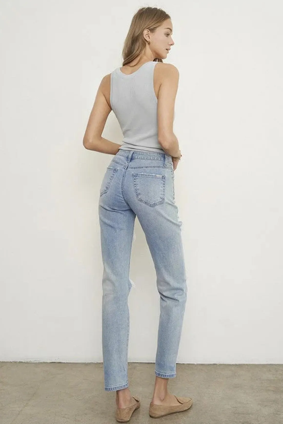 mid_rise_slim_boyfriend_j_4.webp MID RISE SLIM BOYFRIEND JEANS