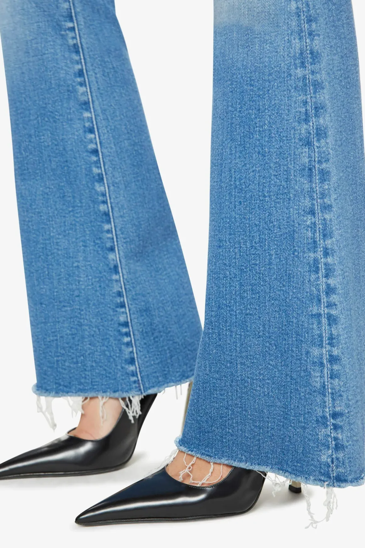 mother_lil_hw_weekender_f_4.webp Mother Lil HW Weekender Fray Jeans