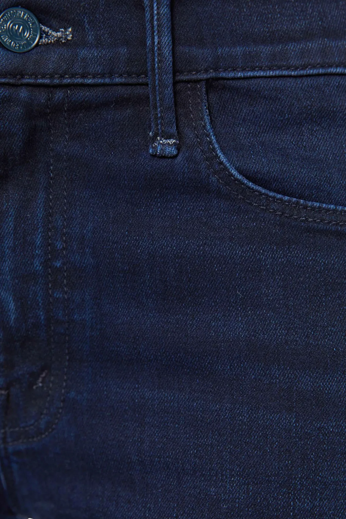 mother_weekender_fray_jea_2.webp Mother Weekender Fray Jeans