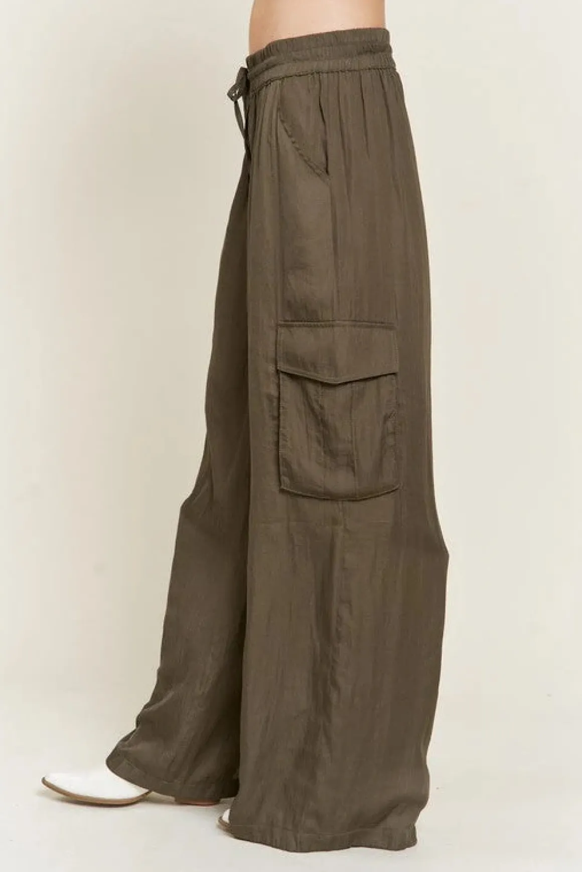 satin_cargo_pants_online__2.webp SATIN CARGO PANTS *Online Only*