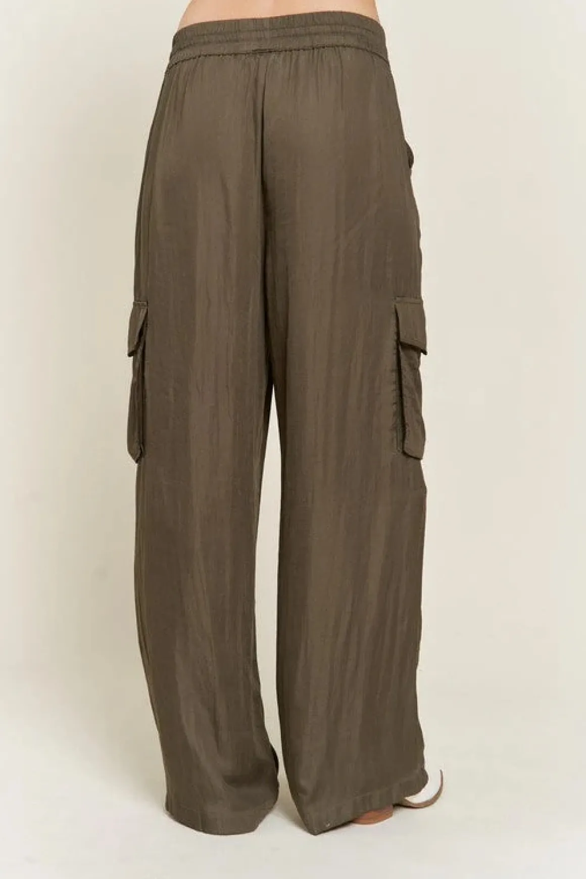 satin_cargo_pants_online__3.webp SATIN CARGO PANTS *Online Only*