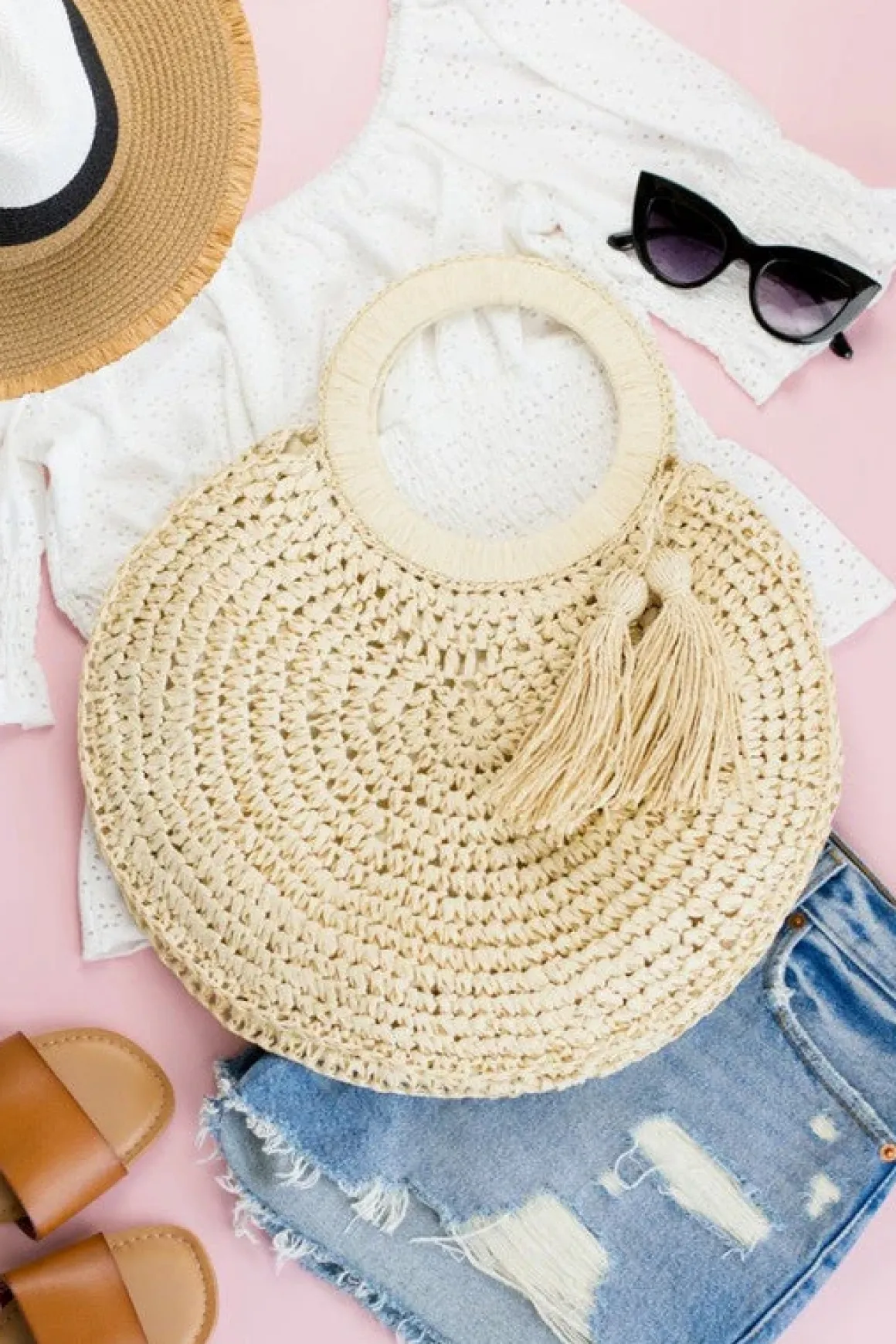 straw_tassel_oring_tote_o_3.webp Straw Tassel O-Ring Tote *Online Only*