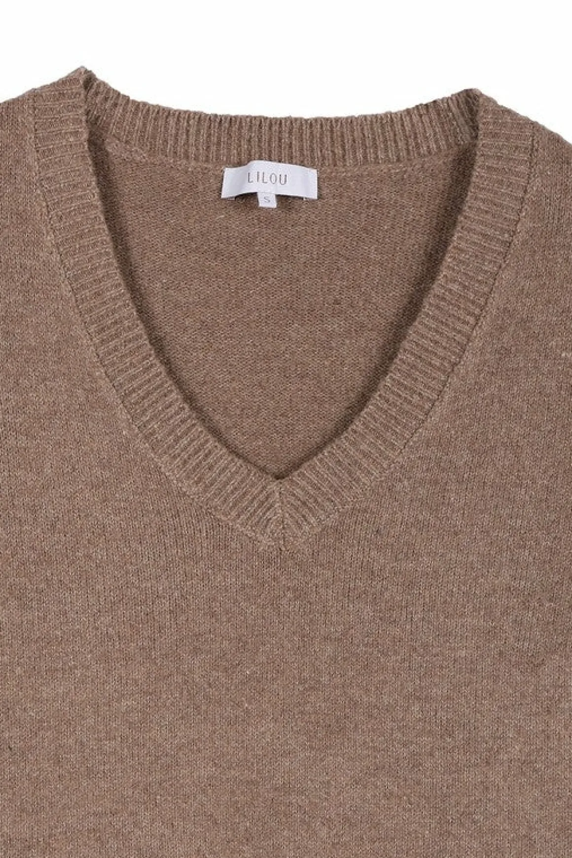 vneck_sweater_maxi_dress__23.webp V-neck sweater maxi dress *Online Only*